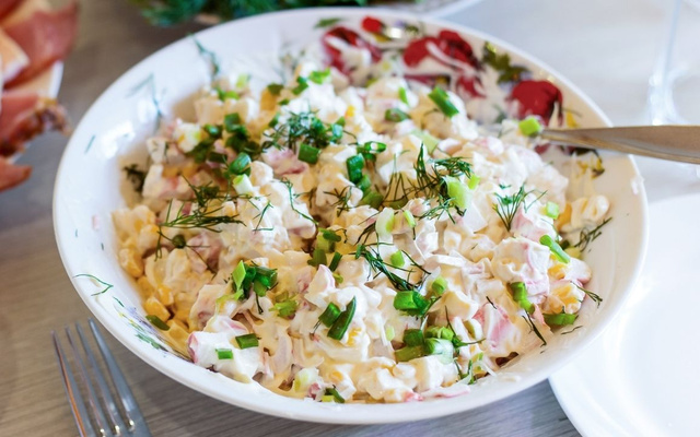 Salada com atum e iogurte
