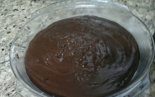 Pavê de bolacha maisena com creme branco e creme preto