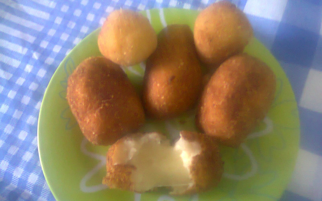 Bolinho de queijo com massa de batata