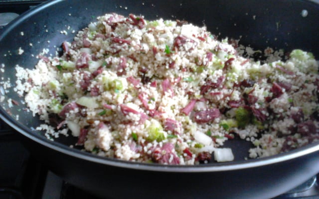 Cuscuz marroquino com carne seca