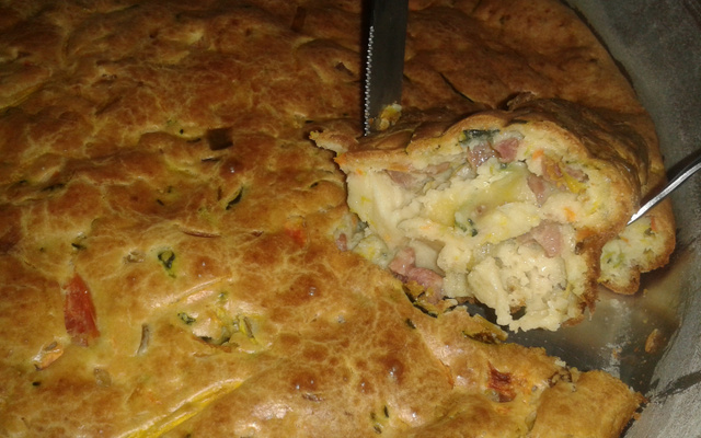 Torta de abobrinha com linguiça calabresa e bacon