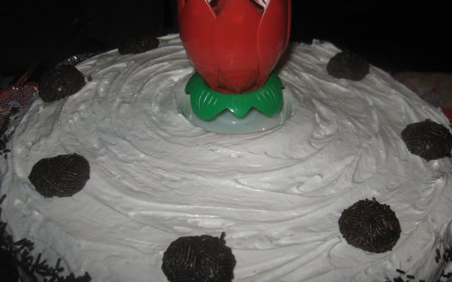 Bolo de chocolate com marshmallow