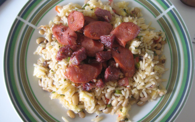 Baião de dois e ovo de galinha caipira