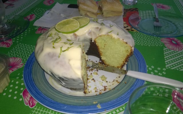 Bolo fofo de limão (liquidificador)
