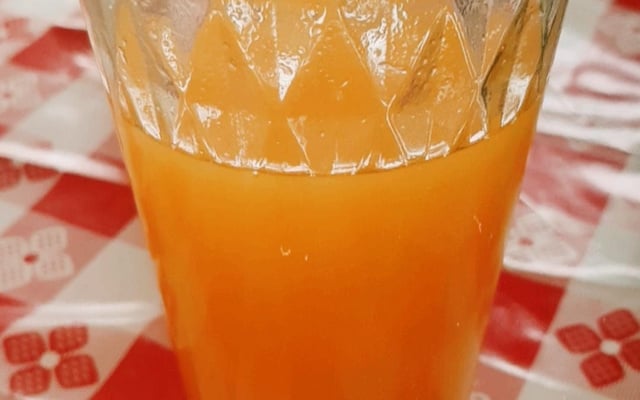 Suco de manga com laranja