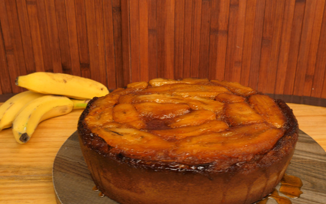 Bolo invertido de banana