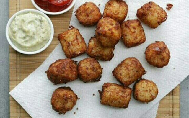 Bolinhos de batata e salsicha