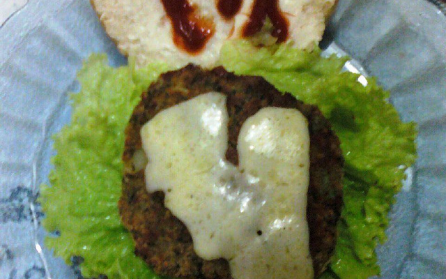 Hambúguer de brócolis com proteína de soja