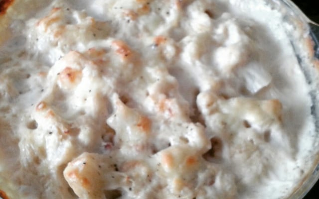 Couve-flor gratinada com bacon e queijo