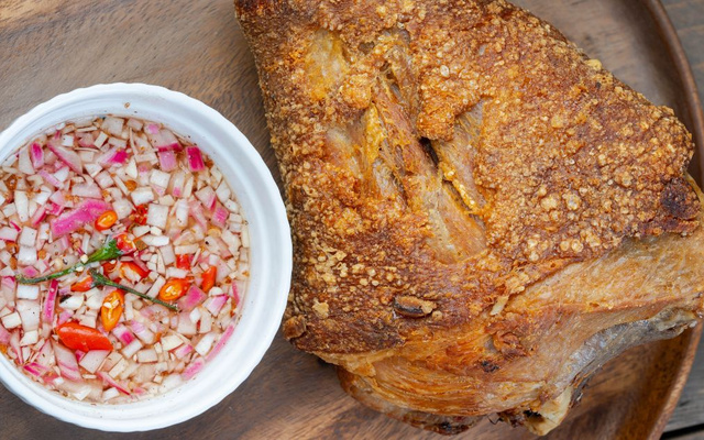 Pernil recheado à pururuca de natal