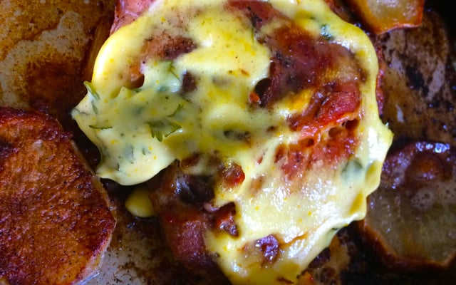 Coxa e sobrecoxa assada com molho de maionese