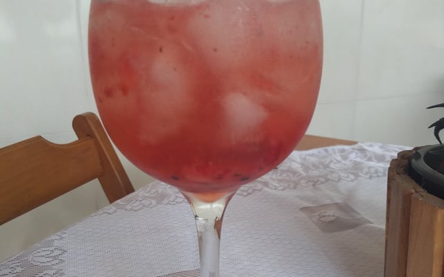 Gin tônica com morango