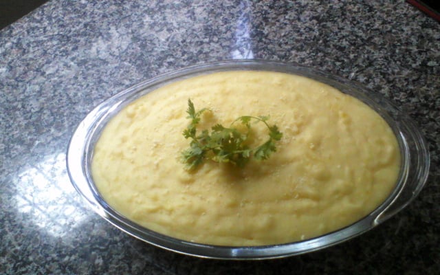 Purê de aipim com queijo