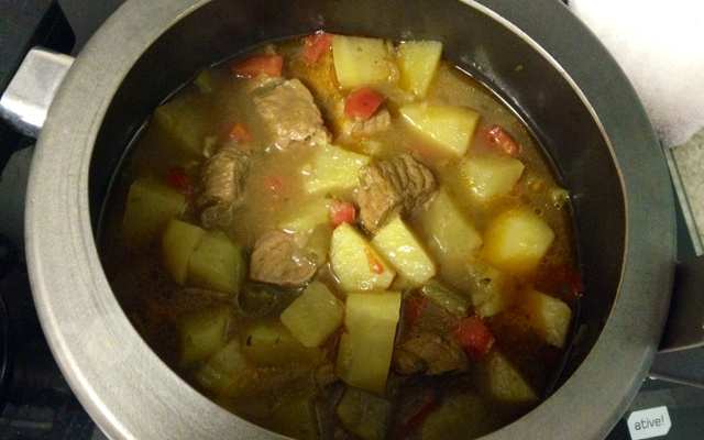 Carne de panela com batata