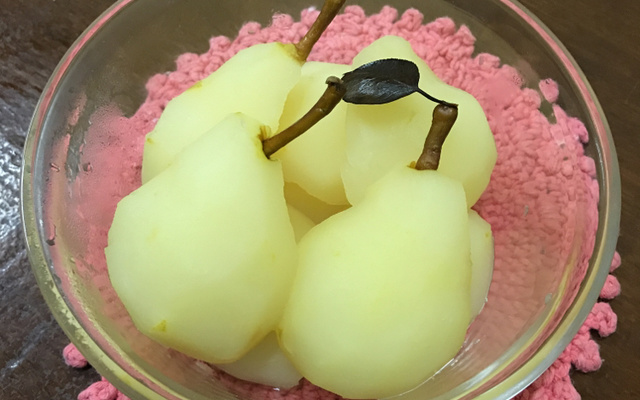 Pêras ao vinho branco