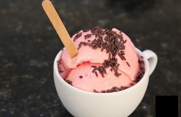 Sorvete superfácil caseiro