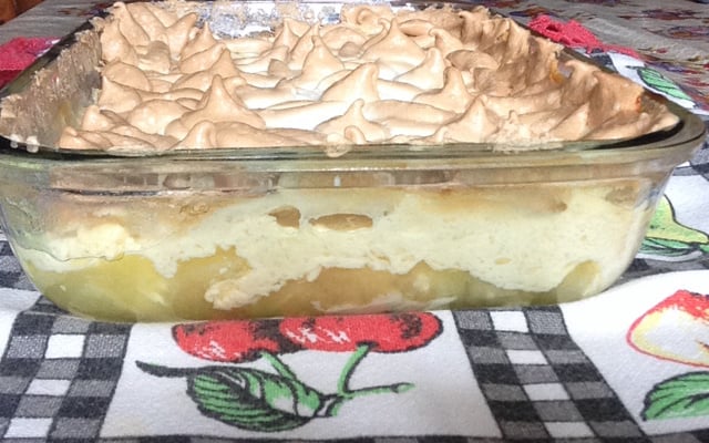 Abacaxi com creme de leite condensado