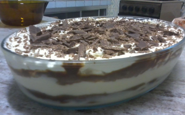 Pavê de creme, chocolate e marshmallow