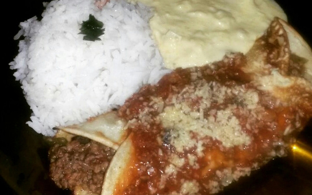 Panquecas de carne moída com creme de milho