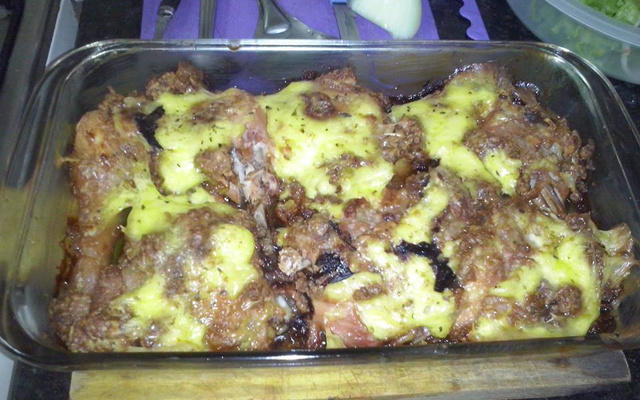 Frango assado com creme de cebola e maionese