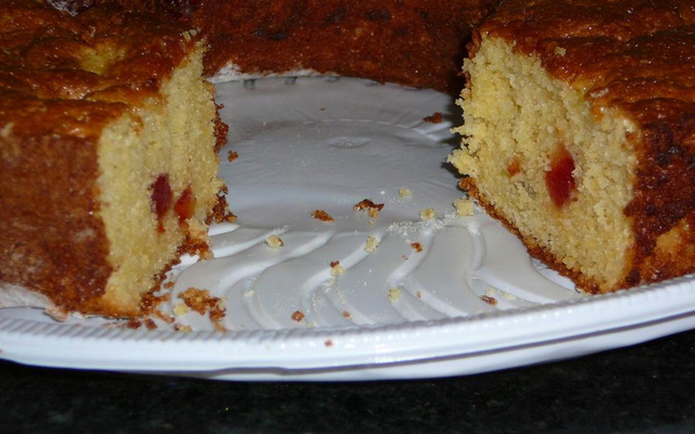 Bolo de fubá com goiabada