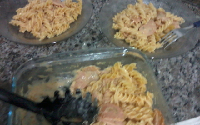 Macarrão com frango defumado de micro-ondas