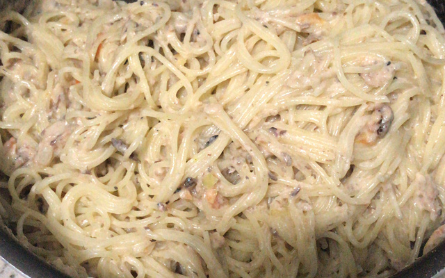 Macarrão com sardinha ou macarrão preguiçoso