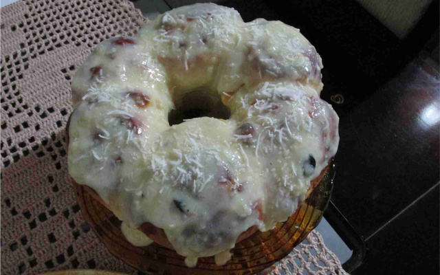 Rosca de frutas cristalizadas com uva passas