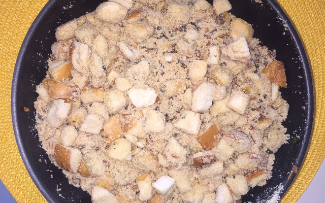 Farofa de pão crocante da Simone