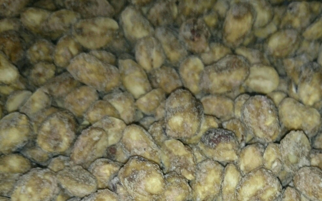 Amendoim açucarado de micro-ondas