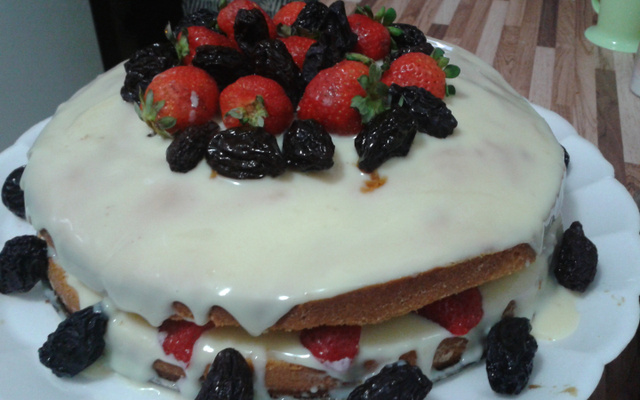 Bolo Pelado (Naked cake)
