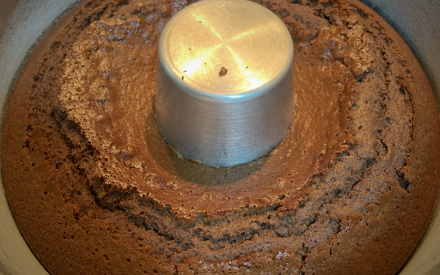 Bolo simples de chocolate