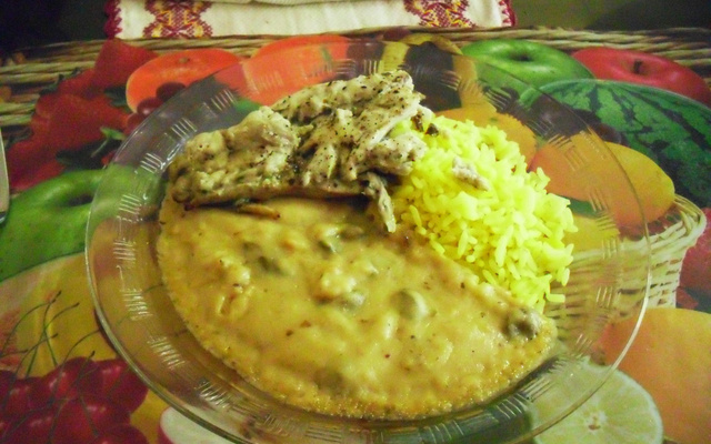 Anchova com purê de alcaparras e arroz ao curry