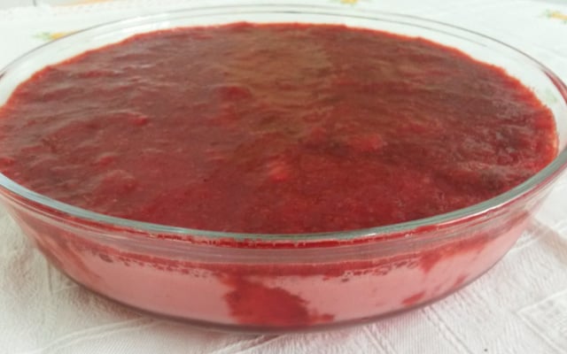 Mousse de morango com geleia