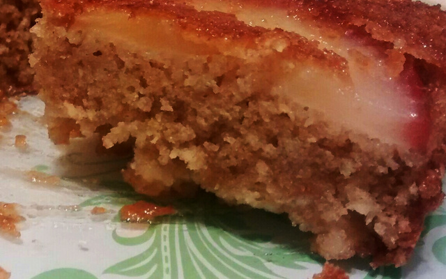 Bolo integral de maçã, canela e aveia