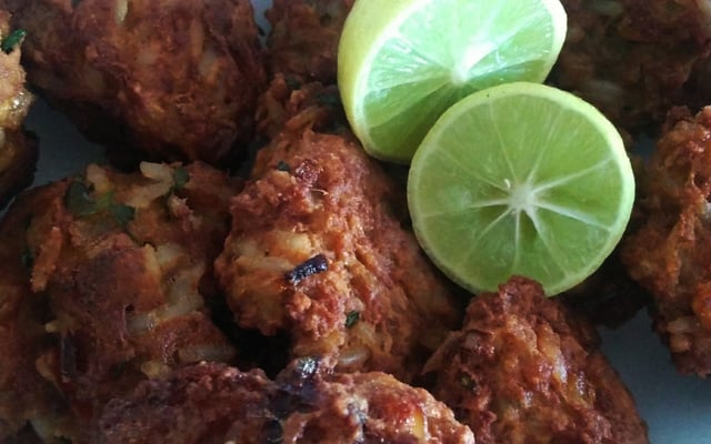 Bolinho de arroz com carne moída