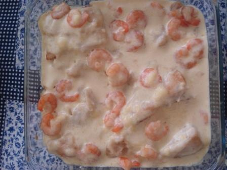 Peixe ao molho de queijo com camarões