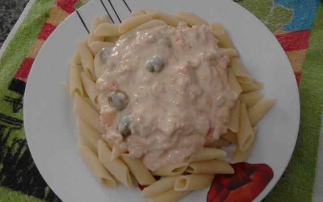 Macarrão ao molho de atum - rápido e saboroso