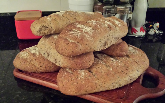 Pão integral com farinha integral, linhaça e aveia