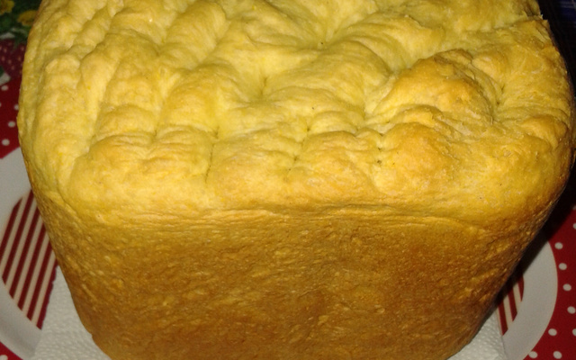 Pão de milho na máquina de pão