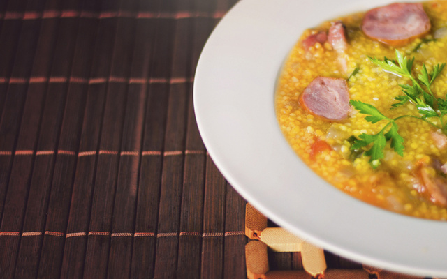 Canjiquinha de milho com costelinha de porco