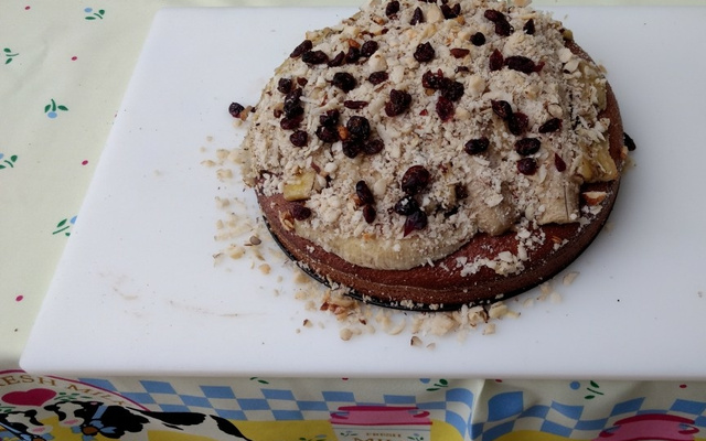 Bolo integral de banana com castanha, nozes e passas