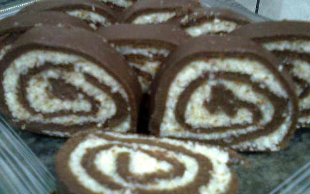 Rocambole de leite em pó com coco