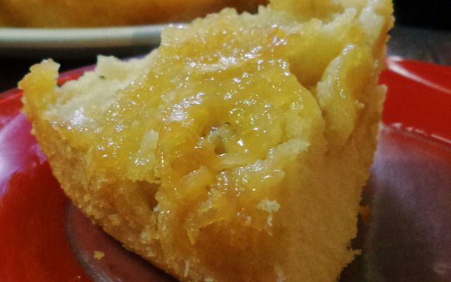 Bolo de banana caramelizada