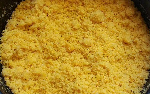 Fubá suado com queijo