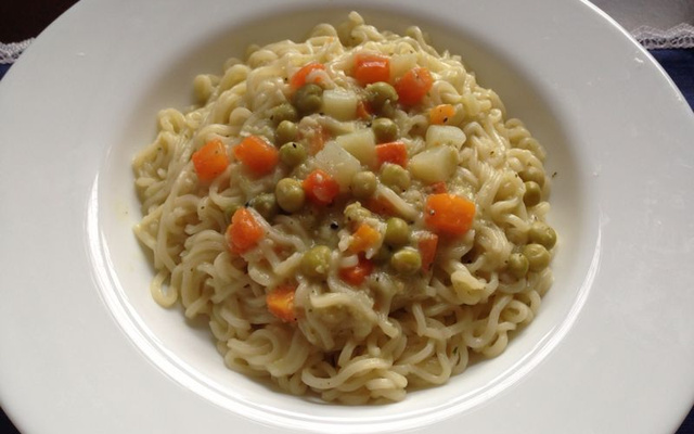 Macarronada de legumes ao molho de uva