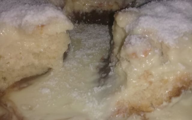 Bolo vulcão de leite em pó com creme de avelã