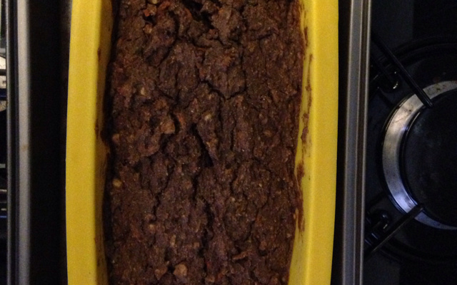 Bolo integral diet de cenoura, maçã, castanha e passas