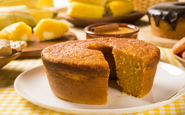 Bolo de fubá branco com capim cidreira e gengibre