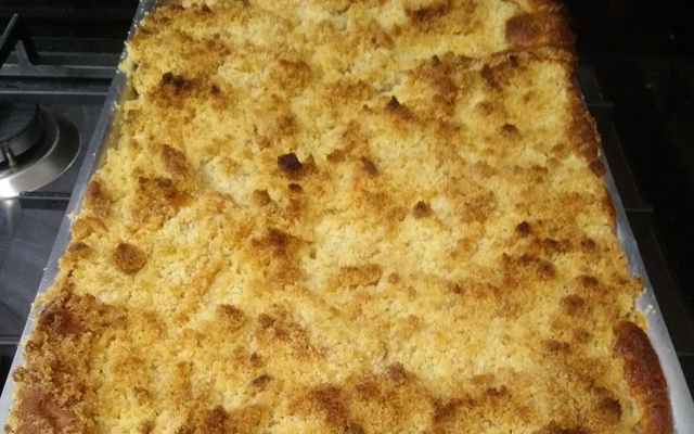 Cuca de banana com farofa